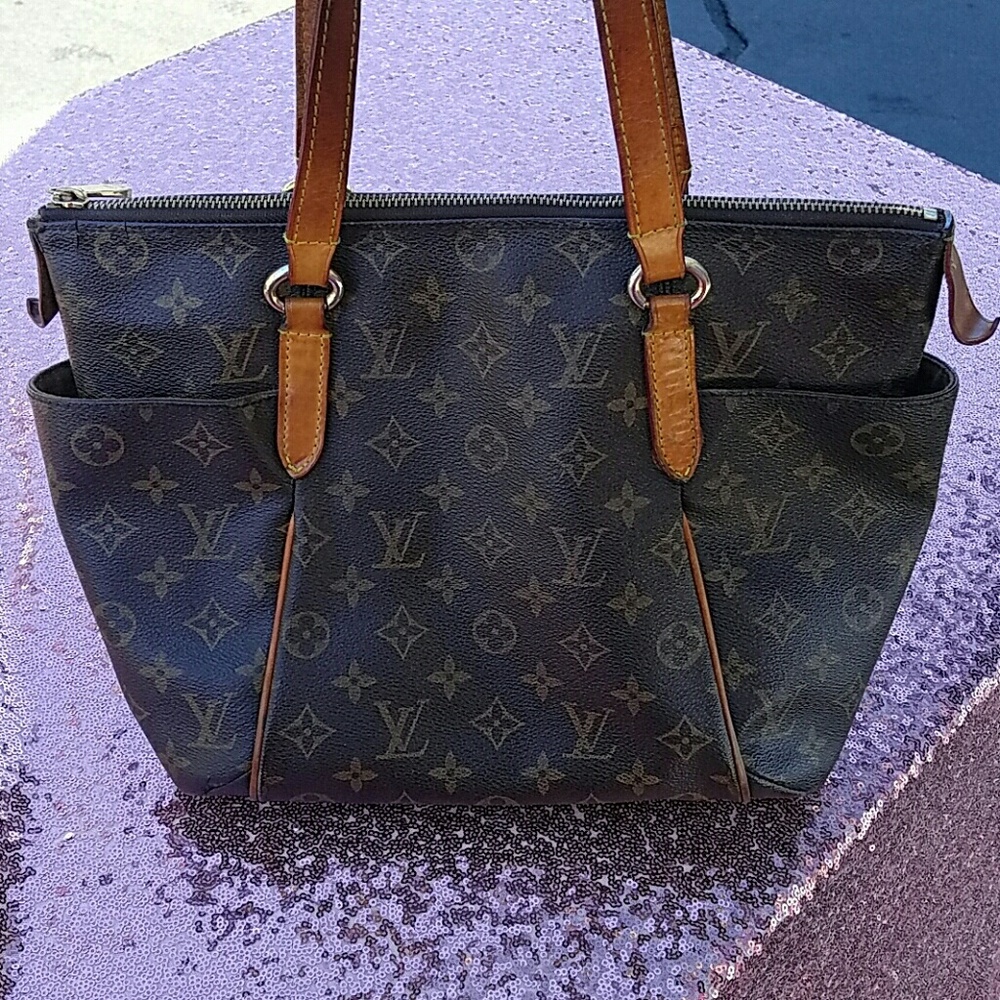 Louis Vuitton purse